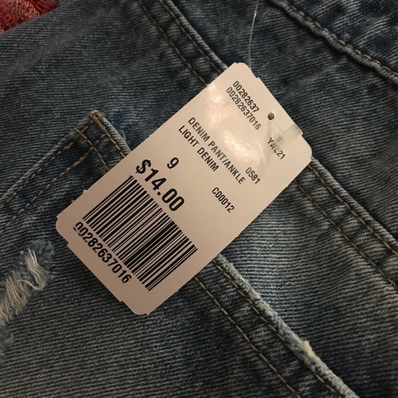 Distressed jeans - Picture 6 of 6